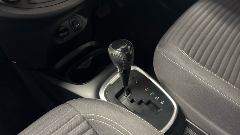 Toyota Yaris 1.5 Hybrid Icon Tech 5dr CVT Hybrid Hatchback
